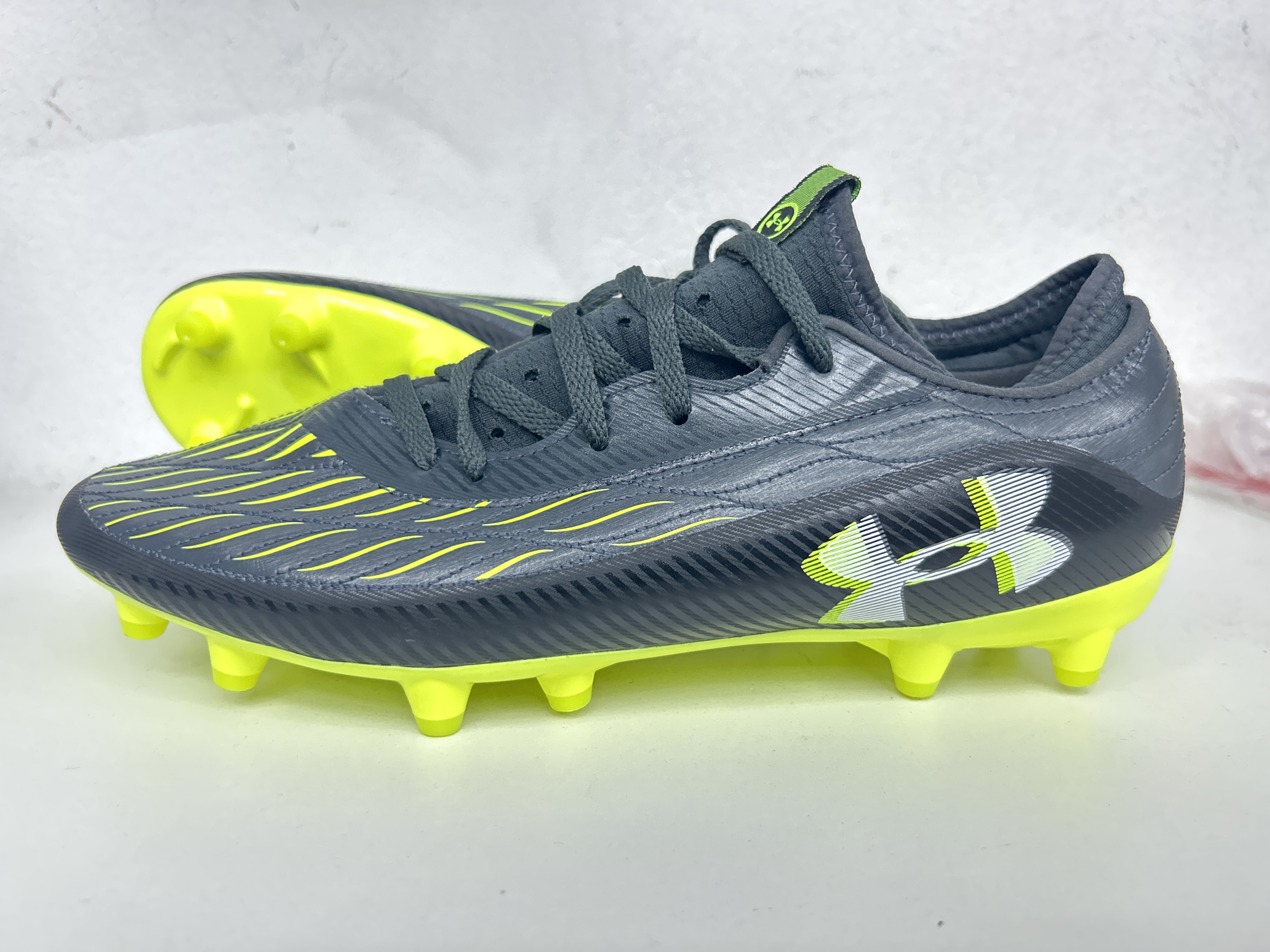 Zapatillas de futbol {9 - 42.5} Under Armour  - Negro con verde