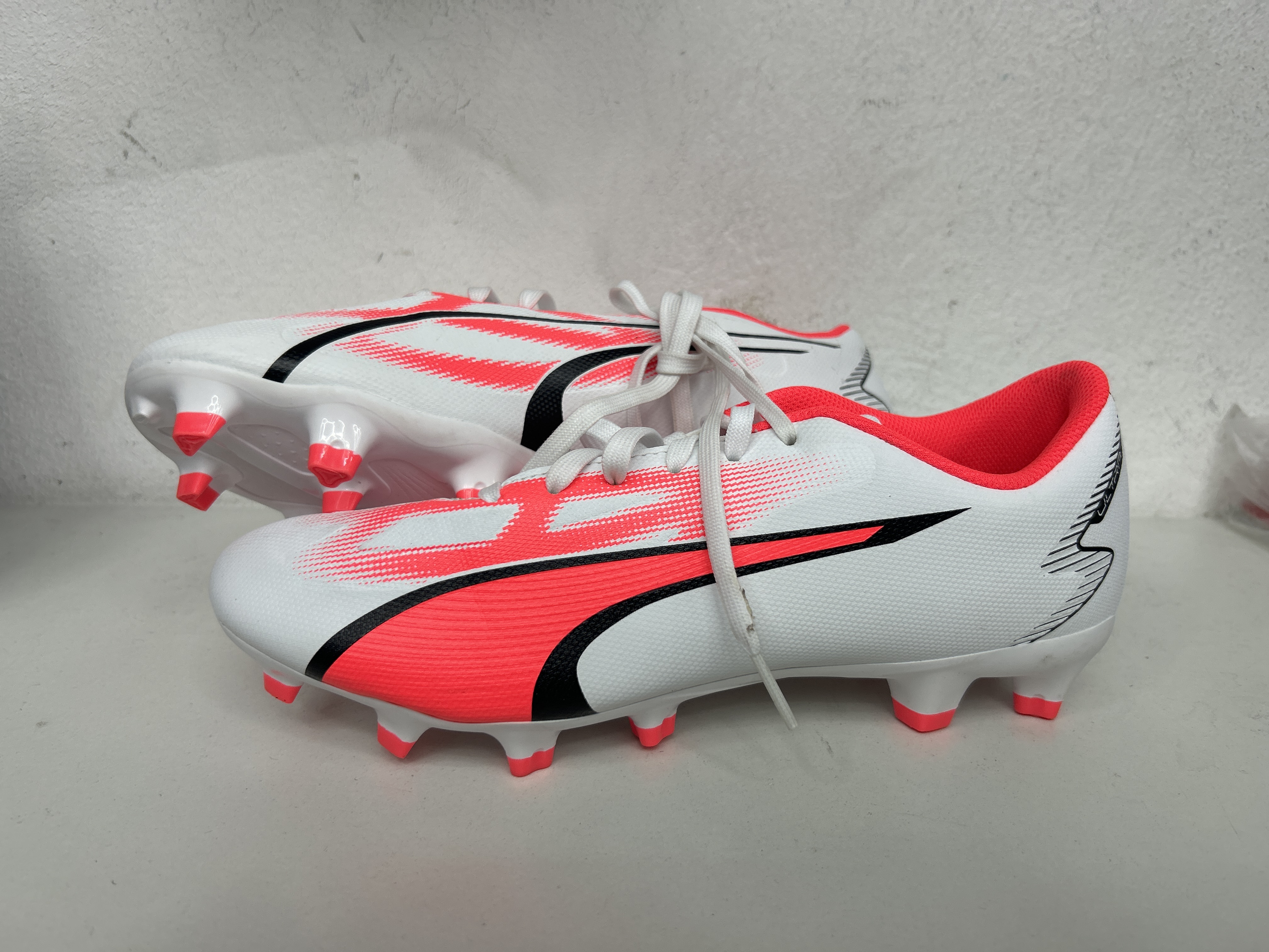 Zapatillas de Futbol {7.5 - 40} Puma Ultra - Blanco con Fusia