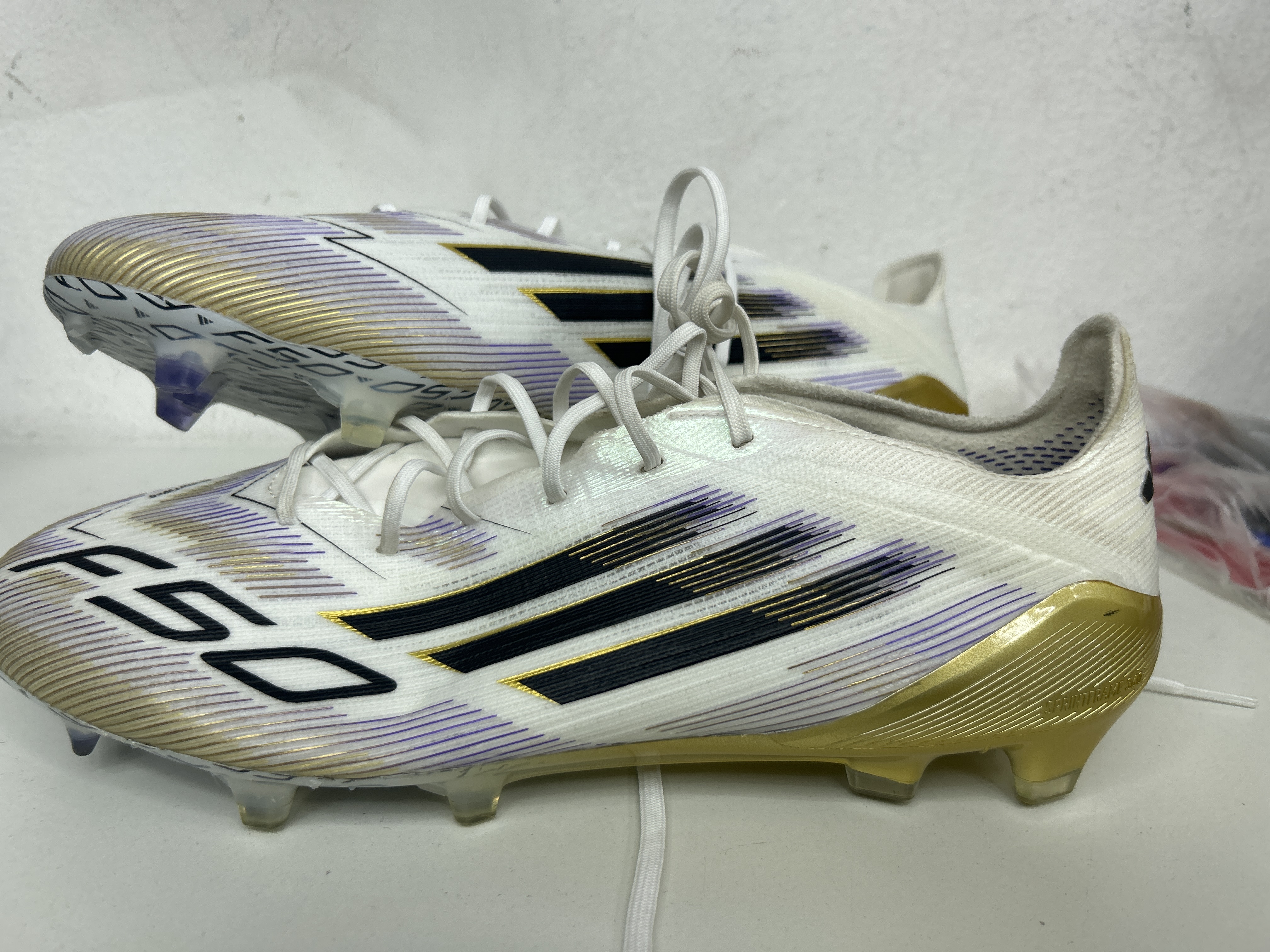 Zapatillas de futbol {9.5 - 43} F50 - Blanco con Dorado