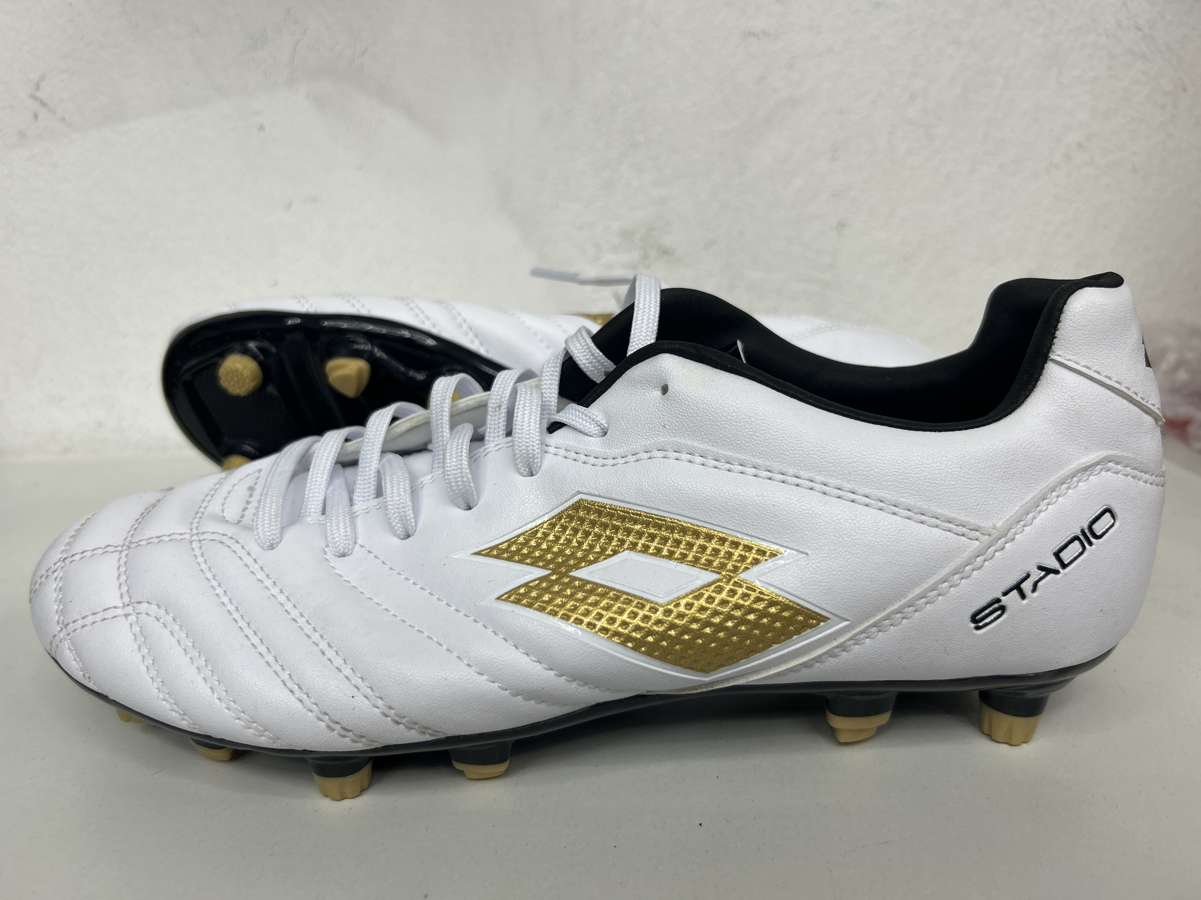 Zapatillas de futbol {7.5 - 40} Lotto Stadio - Blanco con Negro